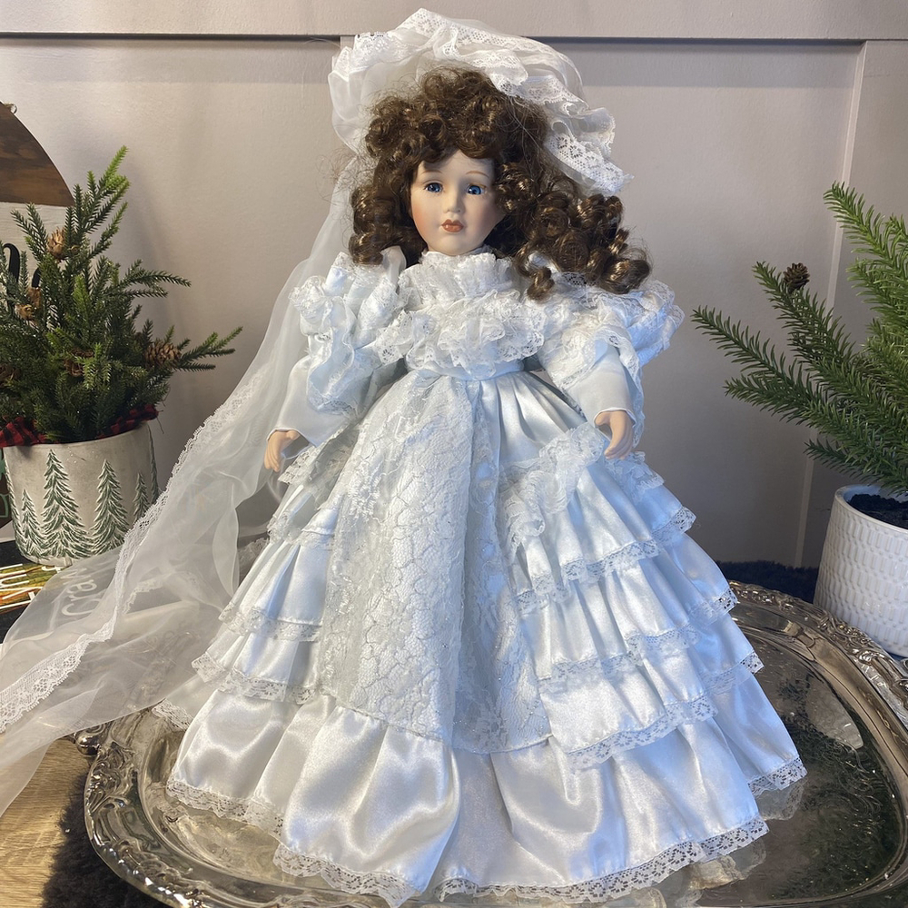 Antique VINTAGE GENUINE LORCELAIN PORCELAIN VICTORIAN Bride DOLL IN BOX